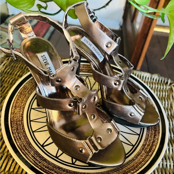 Strappy Gold copper foil Leather 5” heels - Picture 16 of 16